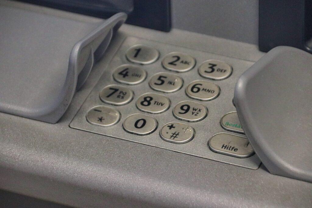 Atm’ye Dokunmadan QR Kod İle Para Çekme Ve Yatırma